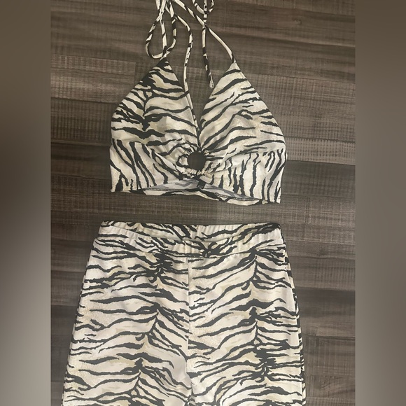 Stylish Zebra Print Jumpsuit - Picture 3 of 3